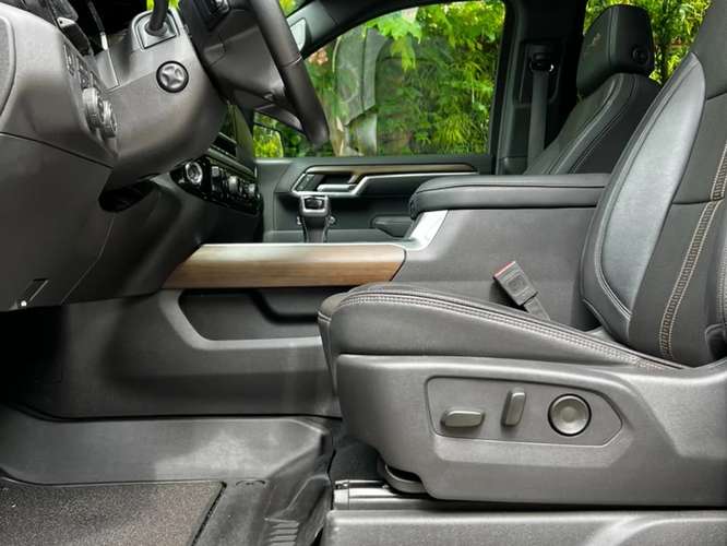 Chevrolet Silverado High Country 3.0L Diésel AT 4x4 año 2025 - Imagen 10