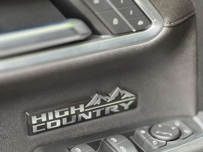 Chevrolet Silverado High Country 3.0L Diésel AT 4x4 año 2025 - Imagen 32