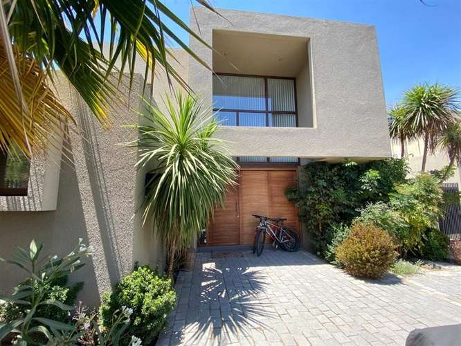 Casa en venta de 4 dorm. en Colina