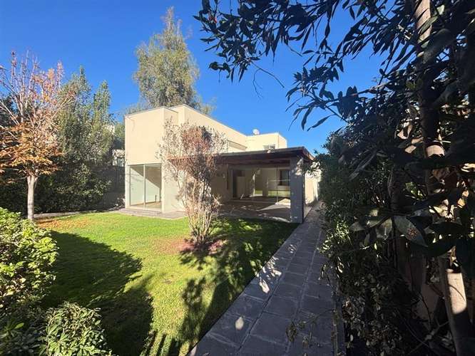 Casa en venta de 4 dorm. en Colina