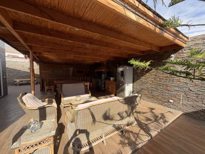 Arriendo exclusiva casa en Costa Laguna