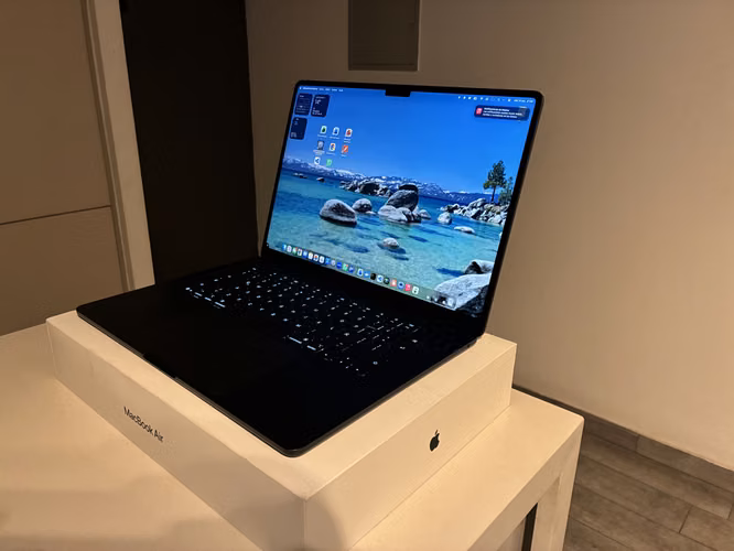 MacBook Air 15” M4 · 16GB RAM · 512GB SSD · Medianoche · 2025