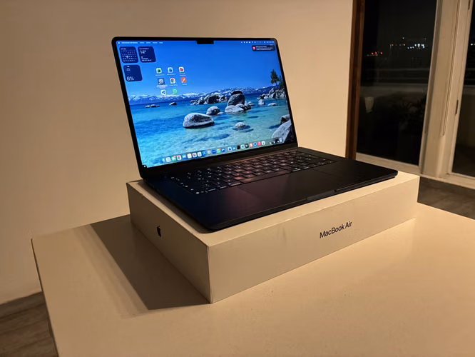 MacBook Air 15” M4 · 16GB RAM · 512GB SSD · Medianoche · 2025