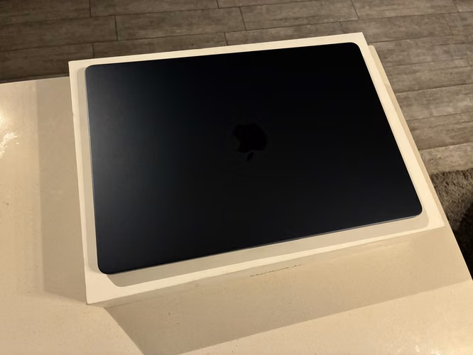 MacBook Air 15” M4 · 16GB RAM · 512GB SSD · Medianoche · 2025