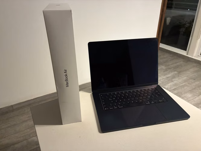 MacBook Air 15” M4 · 16GB RAM · 512GB SSD · Medianoche · 2025