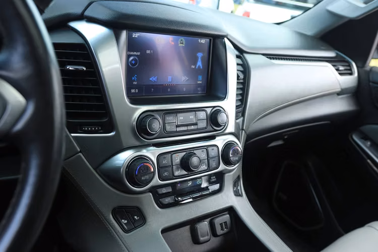 SUV Chevrolet Tahoe año 2015 4x4 5.3l Full equipo con Sunroof