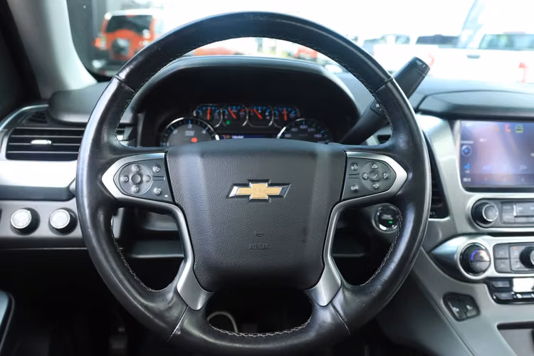SUV Chevrolet Tahoe año 2015 4x4 5.3l Full equipo con Sunroof