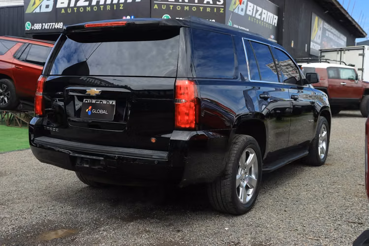 SUV Chevrolet Tahoe año 2015 4x4 5.3l Full equipo con Sunroof