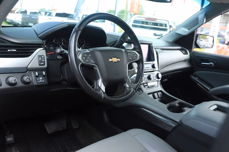 SUV Chevrolet Tahoe año 2015 4x4 5.3l Full equipo con Sunroof