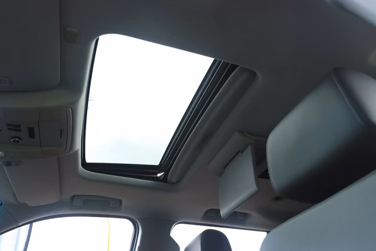 SUV Chevrolet Tahoe año 2015 4x4 5.3l Full equipo con Sunroof