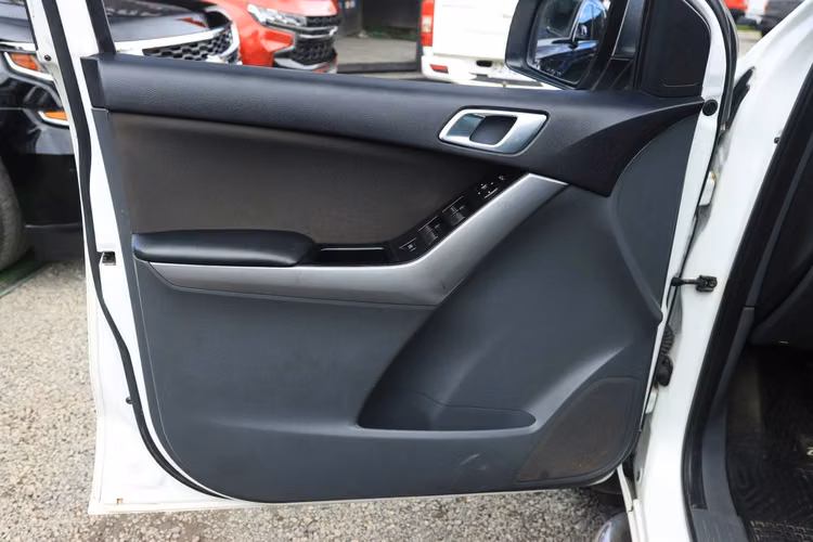 MAZDA BT50 AÑO 2020 4X4 FULL EQUIPO 2.2L DIESEL MT 6TA - Imagen 19