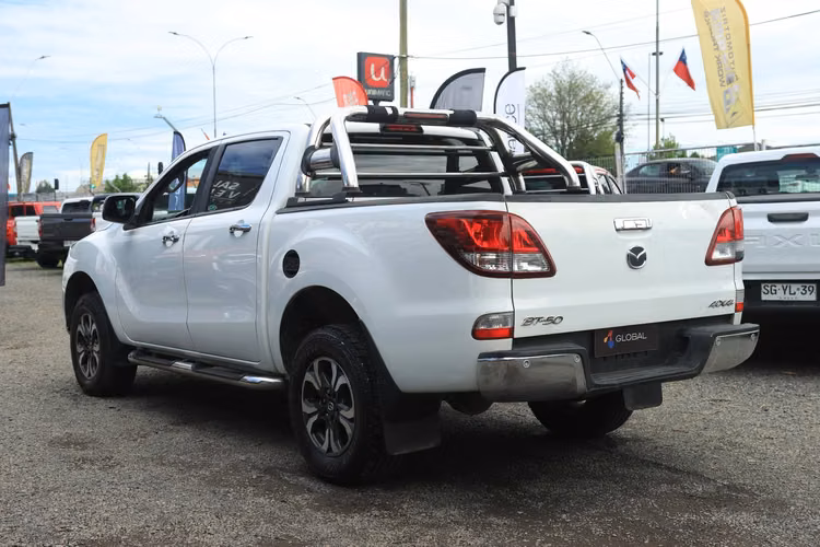 MAZDA BT50 AÑO 2020 4X4 FULL EQUIPO 2.2L DIESEL MT 6TA - Imagen 3