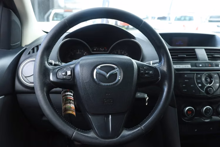 MAZDA BT50 AÑO 2020 4X4 FULL EQUIPO 2.2L DIESEL MT 6TA - Imagen 15