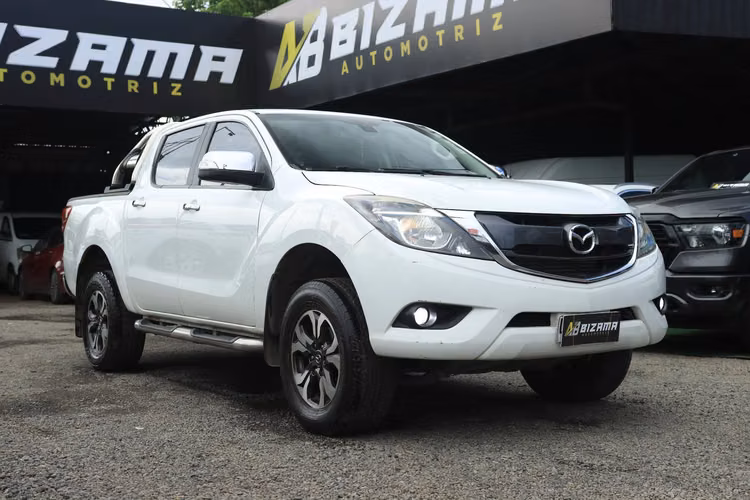 MAZDA BT50 AÑO 2020 4X4 FULL EQUIPO 2.2L DIESEL MT 6TA