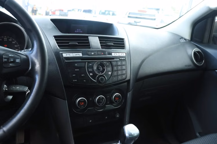 MAZDA BT50 AÑO 2020 4X4 FULL EQUIPO 2.2L DIESEL MT 6TA - Imagen 14