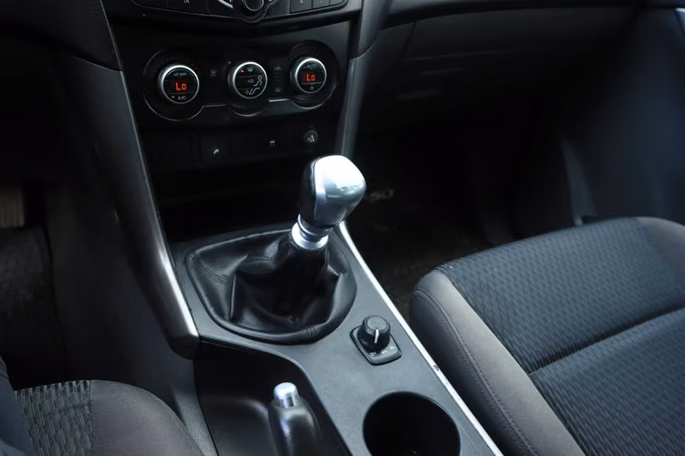 MAZDA BT50 AÑO 2020 4X4 FULL EQUIPO 2.2L DIESEL MT 6TA - Imagen 12