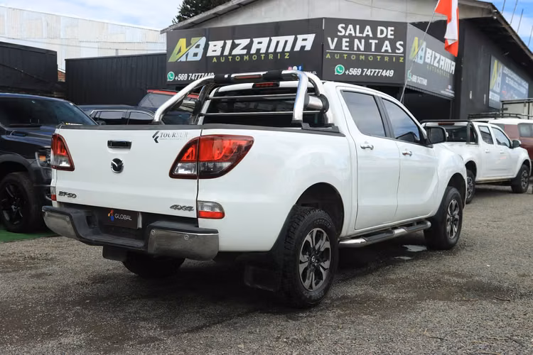 MAZDA BT50 AÑO 2020 4X4 FULL EQUIPO 2.2L DIESEL MT 6TA - Imagen 5