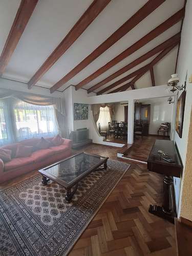 ARRIENDO  AMPLIA CASA  EN SECTOR RESIDENCIAL