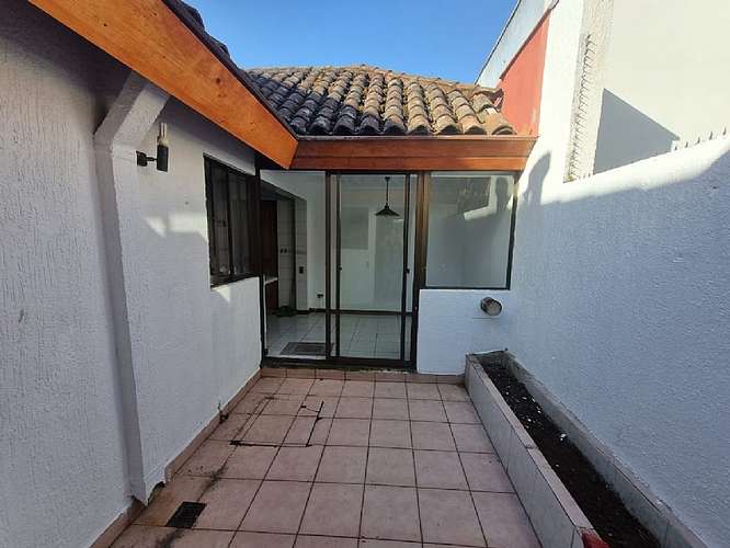 ARRIENDO  AMPLIA CASA  EN SECTOR RESIDENCIAL - Imagen 7