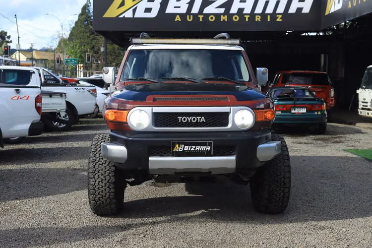 SUV TOYOTA FJ CRUISER AÑO 2008 4.0L V6 4X4 EQUIPADO FULL
