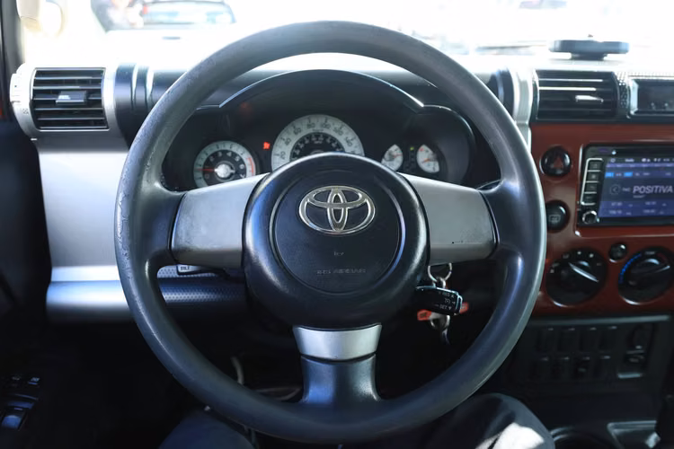 SUV TOYOTA FJ CRUISER AÑO 2008 4.0L V6 4X4 EQUIPADO FULL