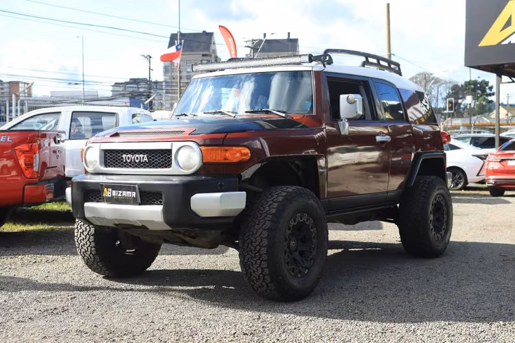 SUV TOYOTA FJ CRUISER AÑO 2008 4.0L V6 4X4 EQUIPADO FULL