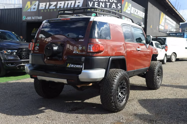SUV TOYOTA FJ CRUISER AÑO 2008 4.0L V6 4X4 EQUIPADO FULL