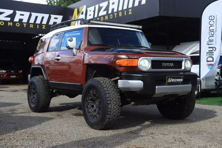 SUV TOYOTA FJ CRUISER AÑO 2008 4.0L V6 4X4 EQUIPADO FULL