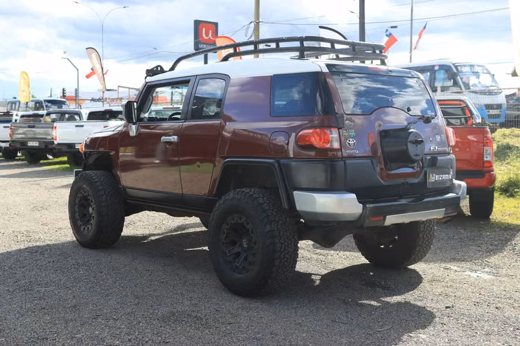 SUV TOYOTA FJ CRUISER AÑO 2008 4.0L V6 4X4 EQUIPADO FULL