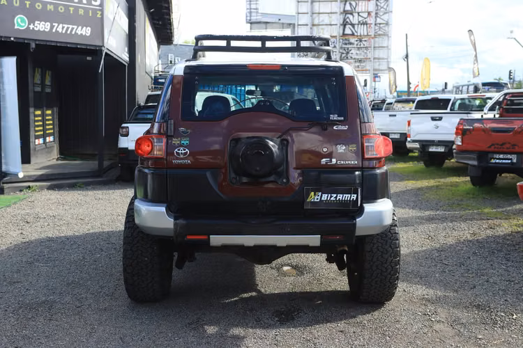 SUV TOYOTA FJ CRUISER AÑO 2008 4.0L V6 4X4 EQUIPADO FULL