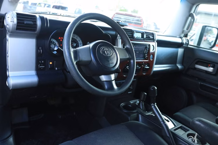SUV TOYOTA FJ CRUISER AÑO 2008 4.0L V6 4X4 EQUIPADO FULL
