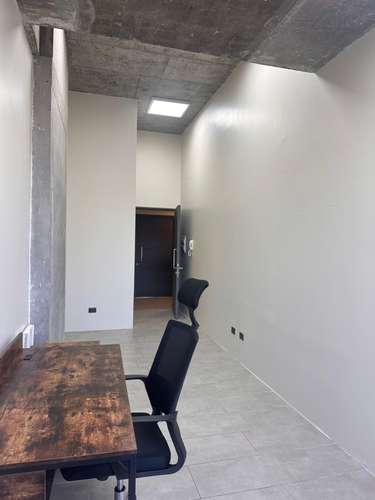 Oficina OFICINA EN EDIFICIO PLAZA LOS CANELOS $450,000