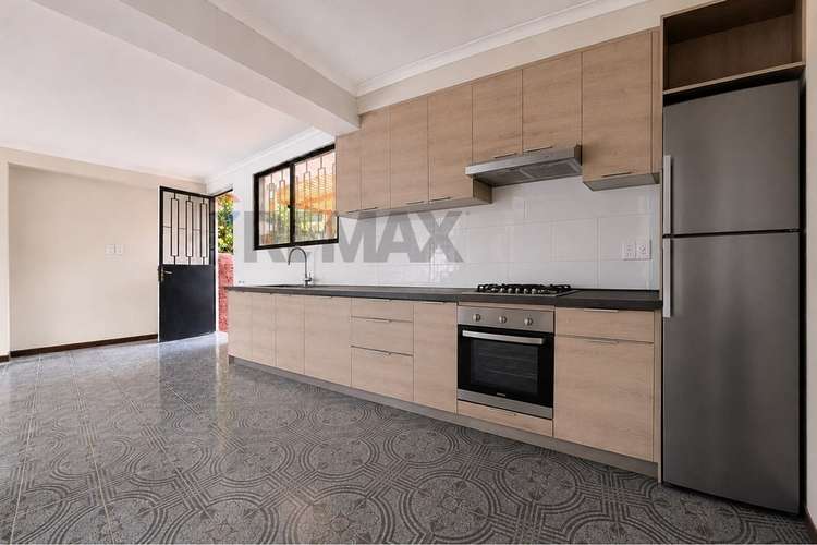 Casa con gran terreno en la reina - Imagen 4