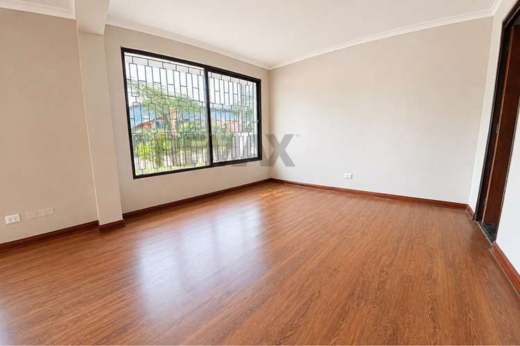 Casa con gran terreno en la reina - Imagen 18