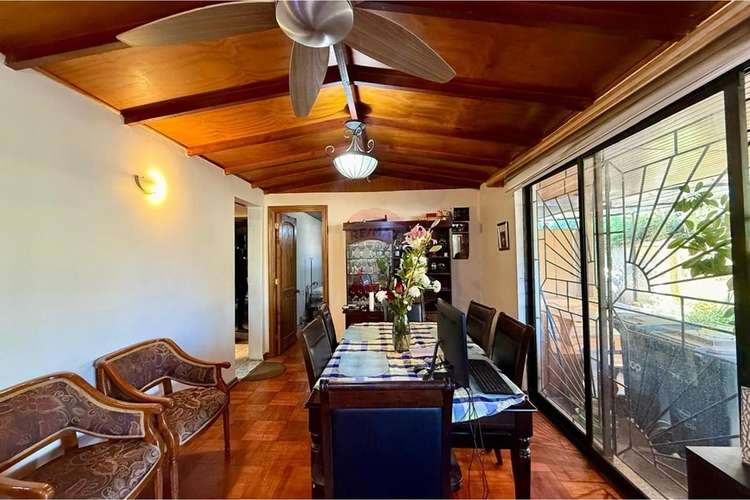 Casa a pasos de av. jose miguel carrera - Imagen 3