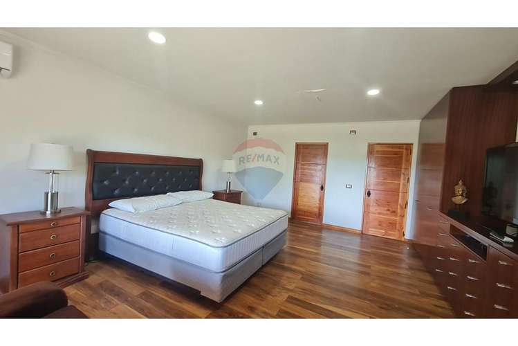 Exclusiva casa en condominio en lago rapel.