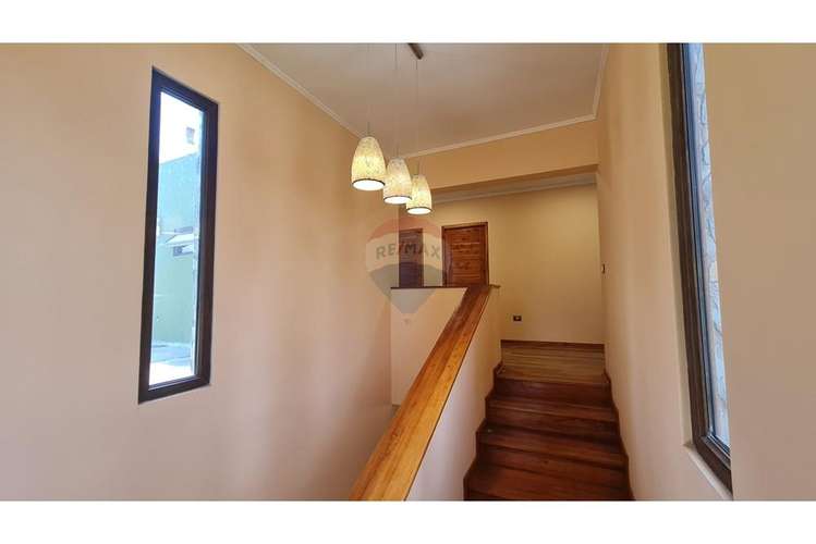 Exclusiva casa en condominio en lago rapel.