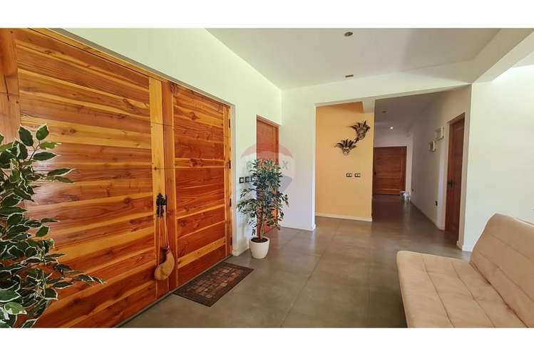Exclusiva casa en condominio en lago rapel.