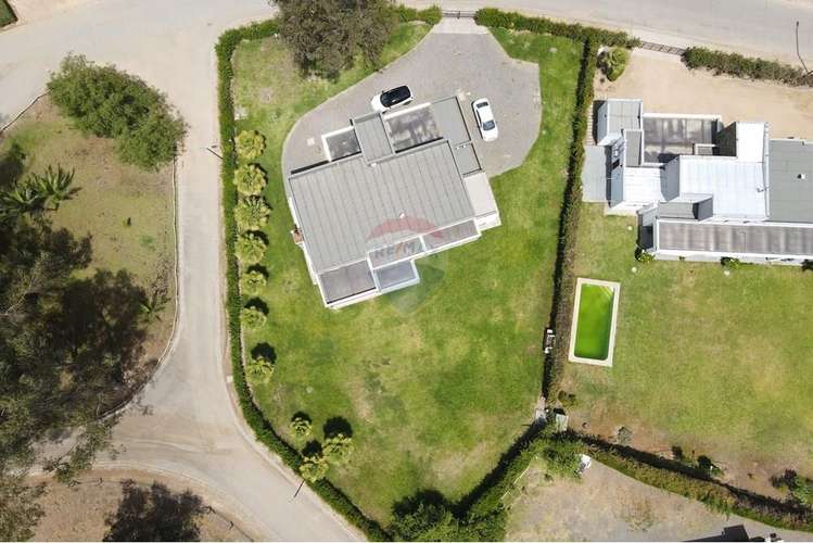 Exclusiva casa en condominio en lago rapel.