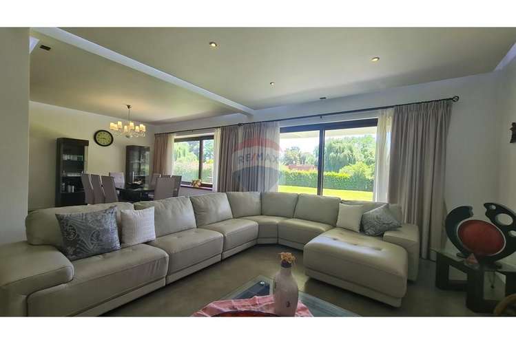 Exclusiva casa en condominio en lago rapel.