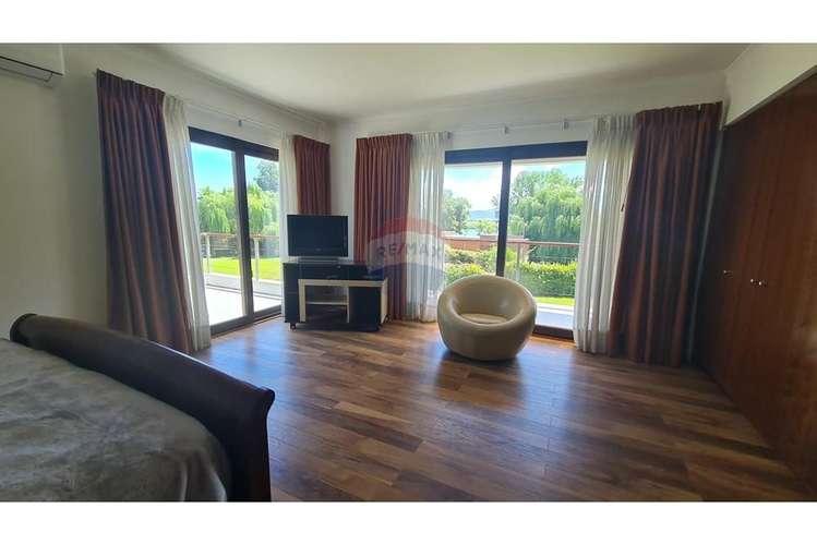 Exclusiva casa en condominio en lago rapel.