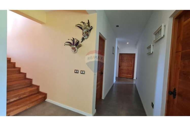 Exclusiva casa en condominio en lago rapel.