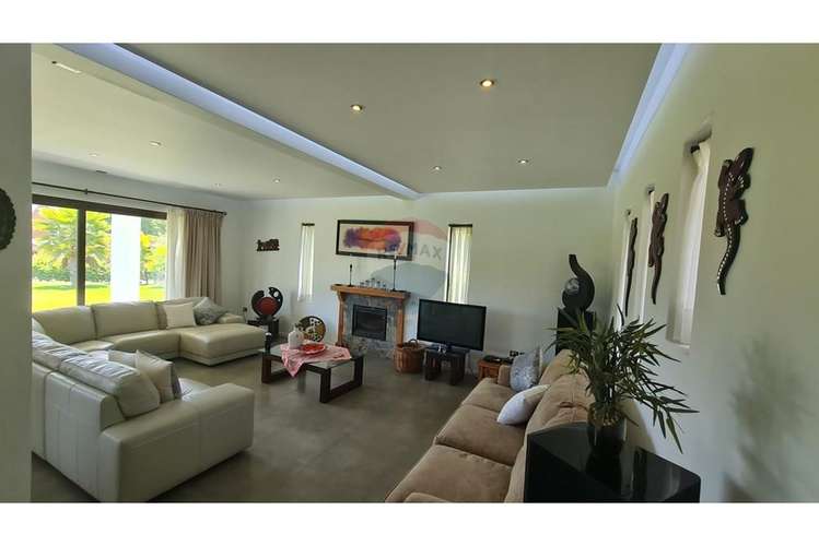 Exclusiva casa en condominio en lago rapel.