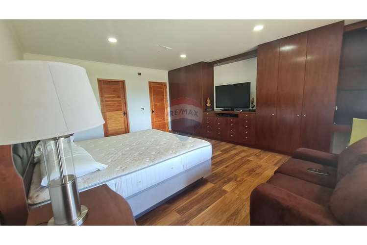 Exclusiva casa en condominio en lago rapel.