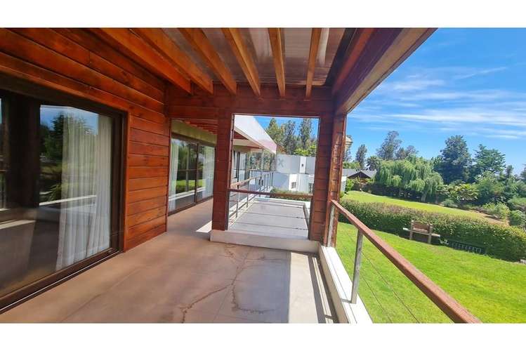 Exclusiva casa en condominio en lago rapel.