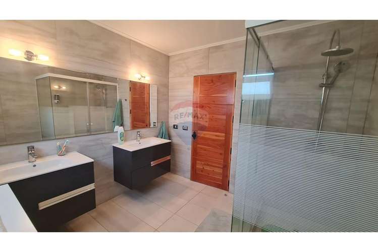 Exclusiva casa en condominio en lago rapel.
