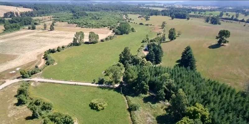 88 HECTÁREAS PLANAS CON ESTERO EN TANTAUCO LOS LAGOS