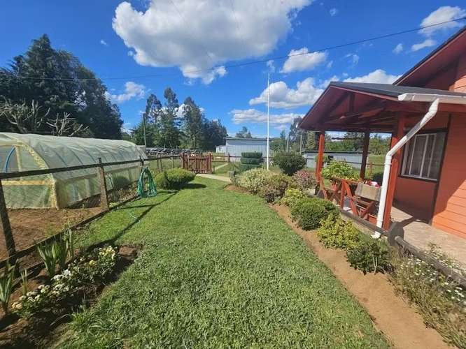 CASA CON GRAN TERRENO EN FOLILCO LOS LAGOS