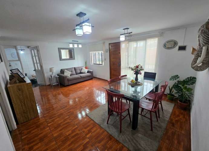VENDO CASA EN MAIPÚ CENTRO 4H 2B 1E