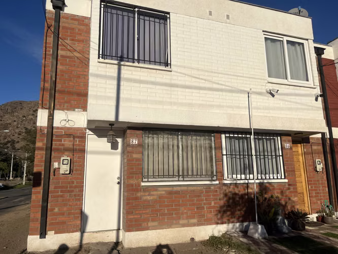 SE ARRIENDA CASA DOS PISOS, 3d-2b, Cond Cerro Negro , San Bernardo